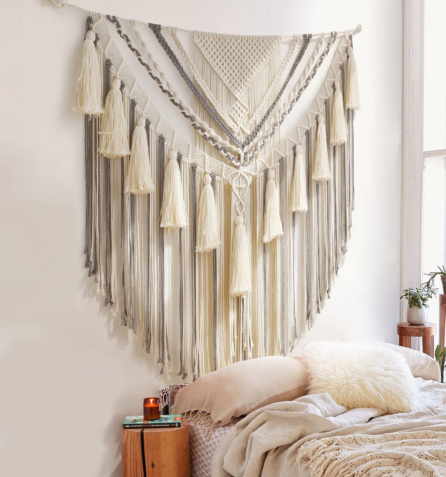 Two-tone macramé wall hanging with ivory and grey tassels in boho-style design – Urban Nest 